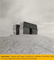 Templo del fuego zorostrico, Isfahn, Irn #35, 2001. Cortesa Galera Karsten Greve