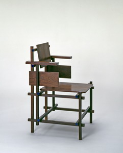 Silla. 1918. Madera tropical. MNAD