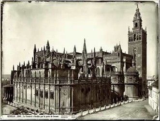 J. Laurent, La Catedral o Giralda por la parte de levante, hacia 1866