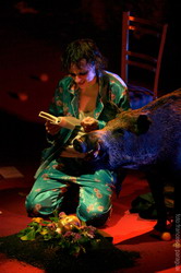 Escena de la obra el Ao de Ricardo de Anglica Liddell